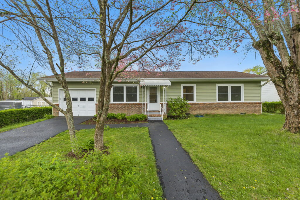 01 718 White Sparrow Drive