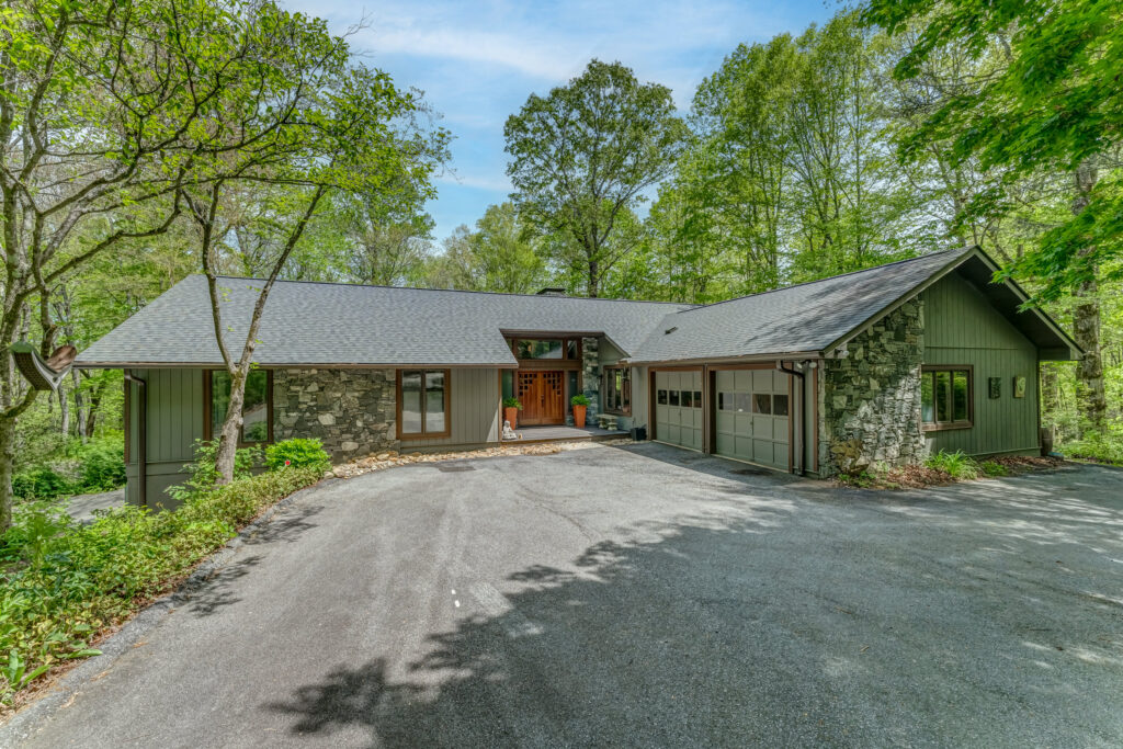 1 207 Kingfisher Road
